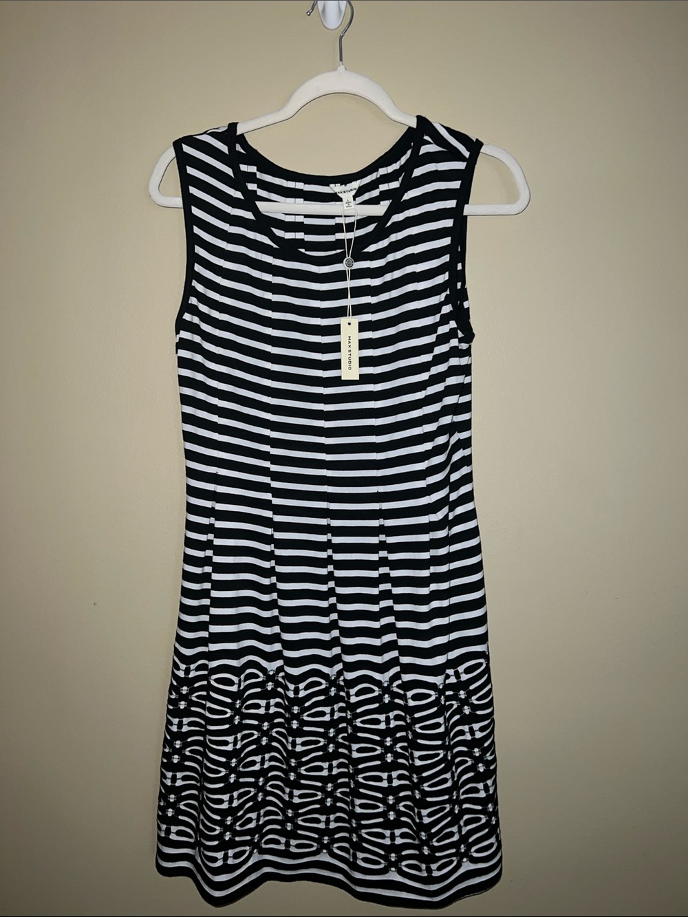 Max Studio Black & White Dress. Size large